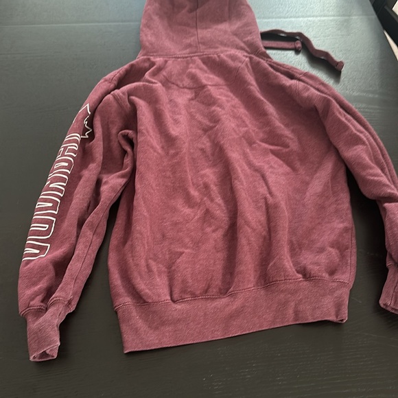 Banff, Canada sweater women’s size small dark red/ Burgundy. - Picture 4 of 4